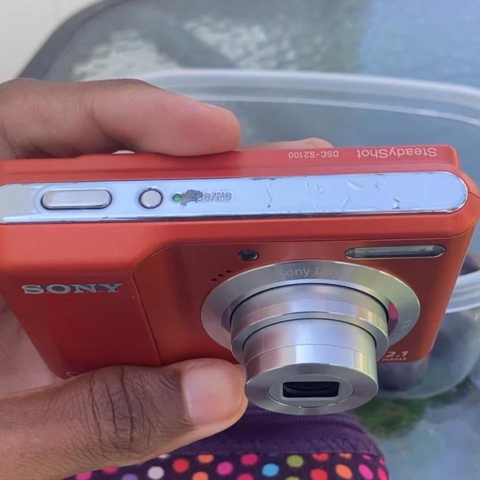 Sony Cyber-shot DSC-S2100 12.1MP Orange Steadyshot Image Compact Digital Still Camera TESTED WORKS Rare