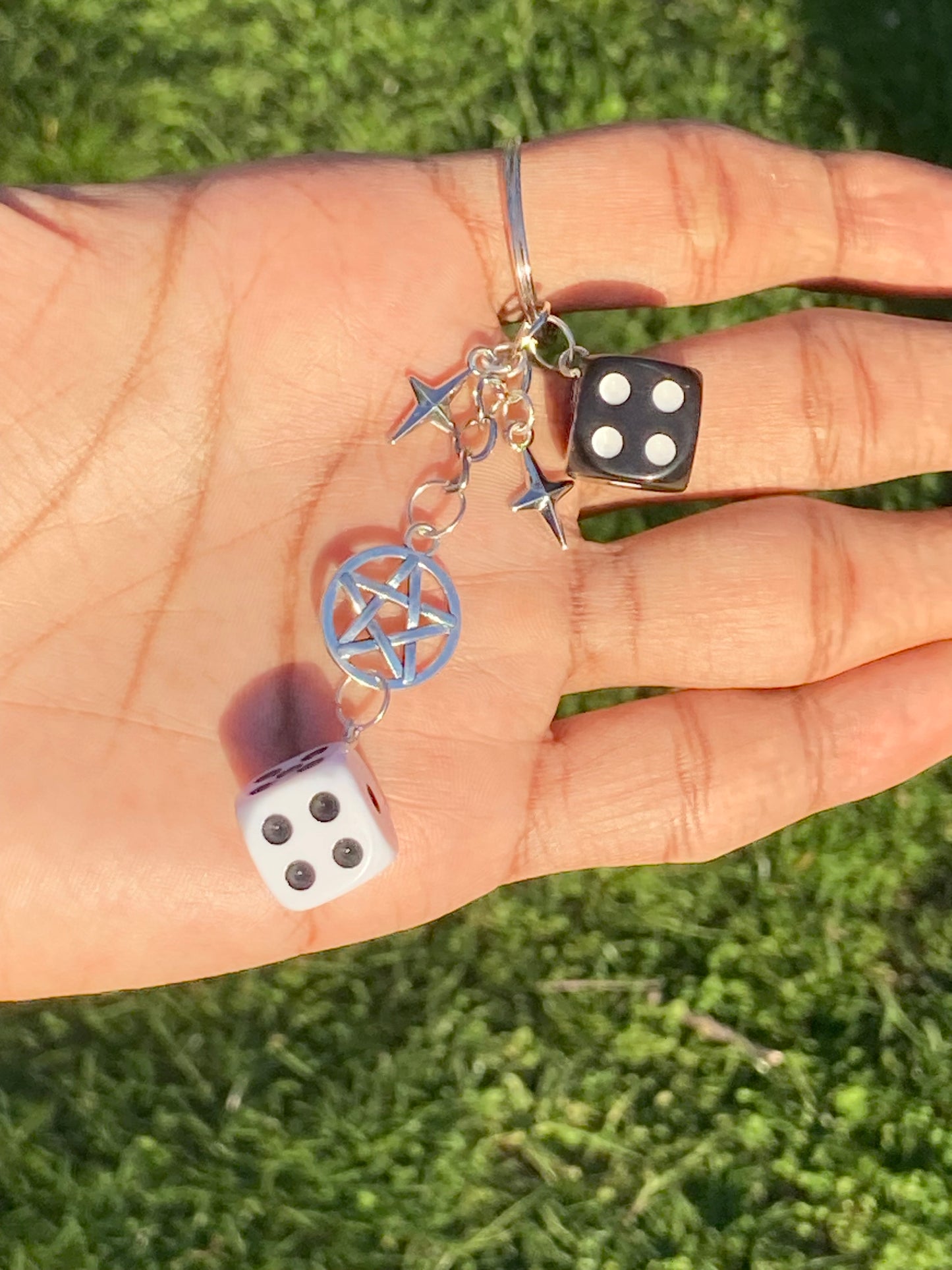 Y2K Punk silver stars pentagram black and white dices keychain - gothic style charms - cool emo grunge vintage antique Skater streetwear Style - minimalist stars pentagram dice Tribal jewelry