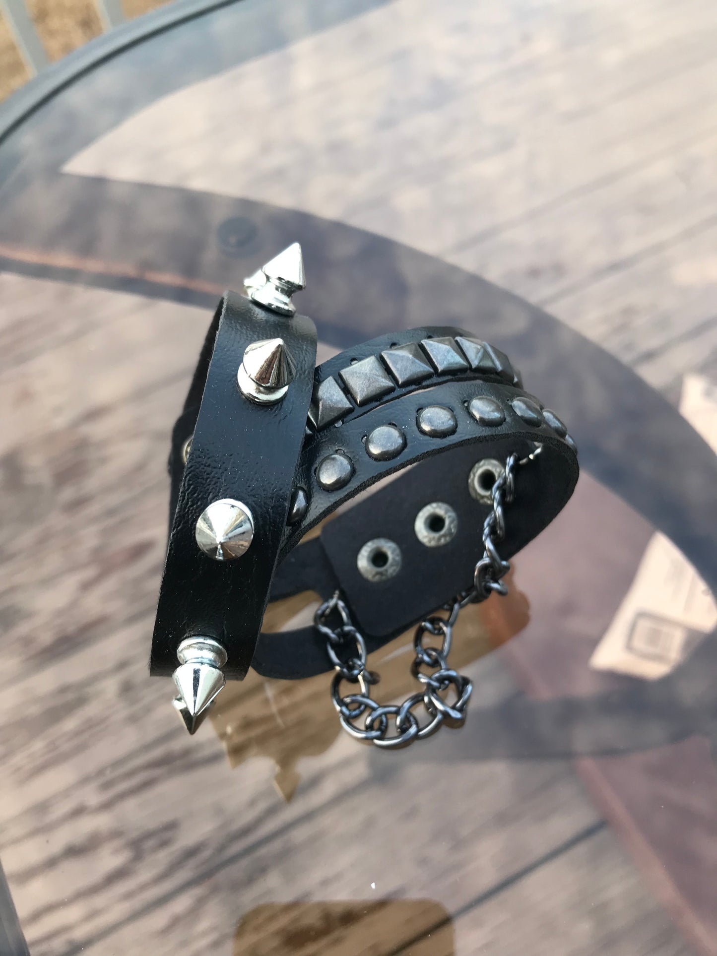 2 PCs faux leather chain spike studded Bracelets — Silver spike bracelets and Black stud chain bracelet - Adjustable Punk Cuff Bangle wristband Jewelry Rock —Gothic Punk alternative Emo Grunge Y2K wristbands