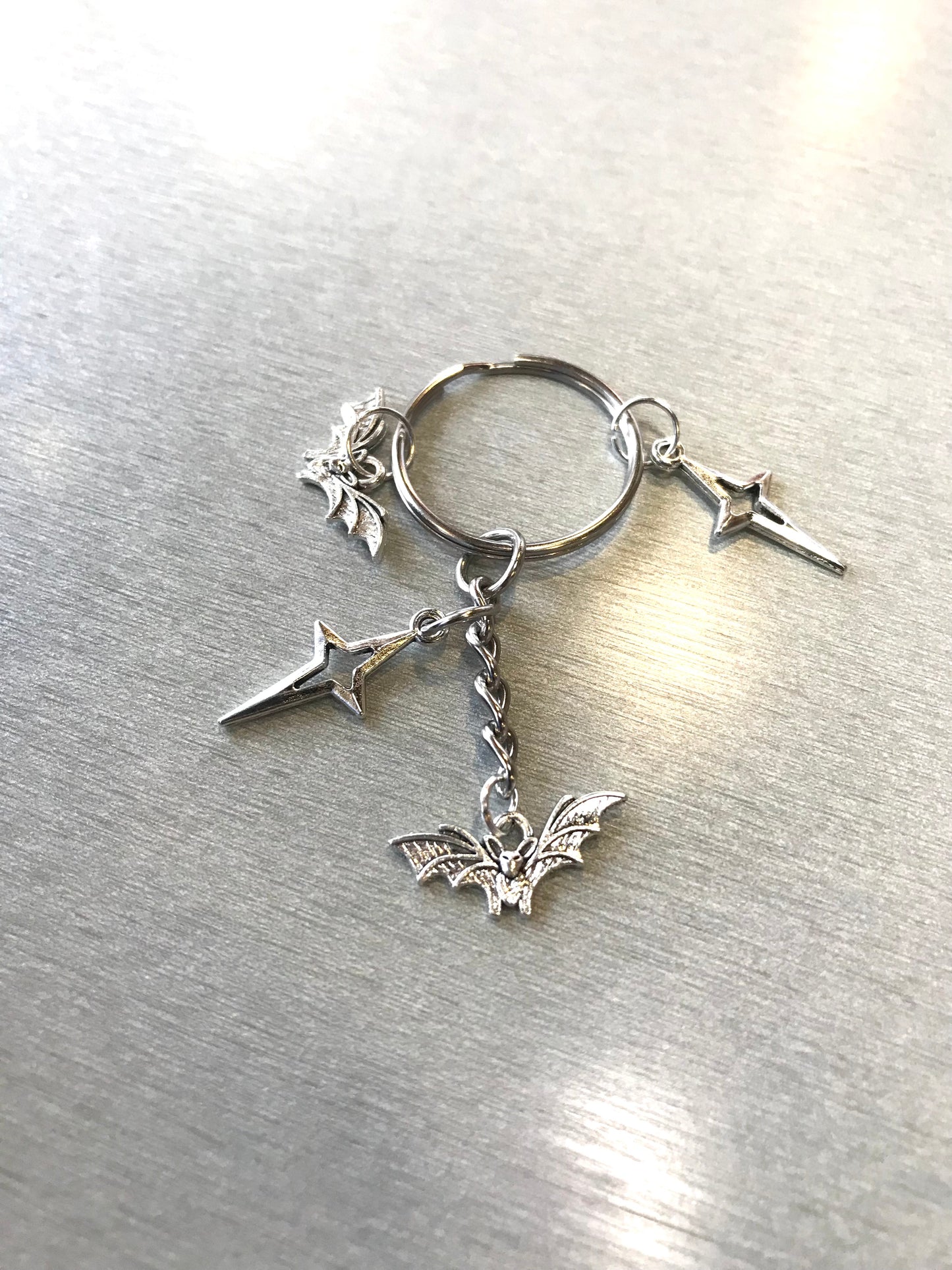 Silver Bats stars Keychain - Gothic Bats with Stars pendants keychain - Grunge Punk emo boho Y2K accessories jewelry