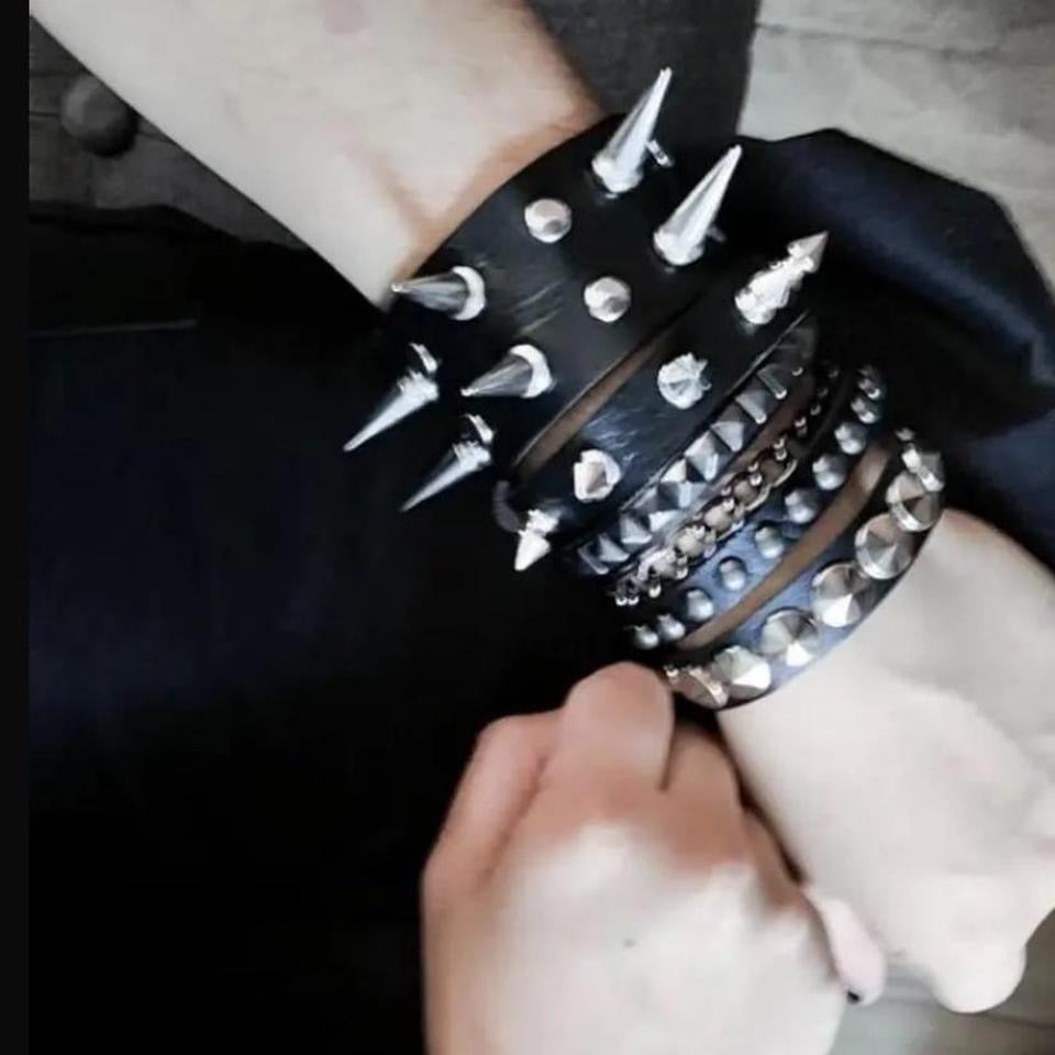 ULTIMATE BRACELET LOT
9 pcs Gothic small Spike faux leather punk bracelet emo Rivets Cuff Black Wristband Y2k