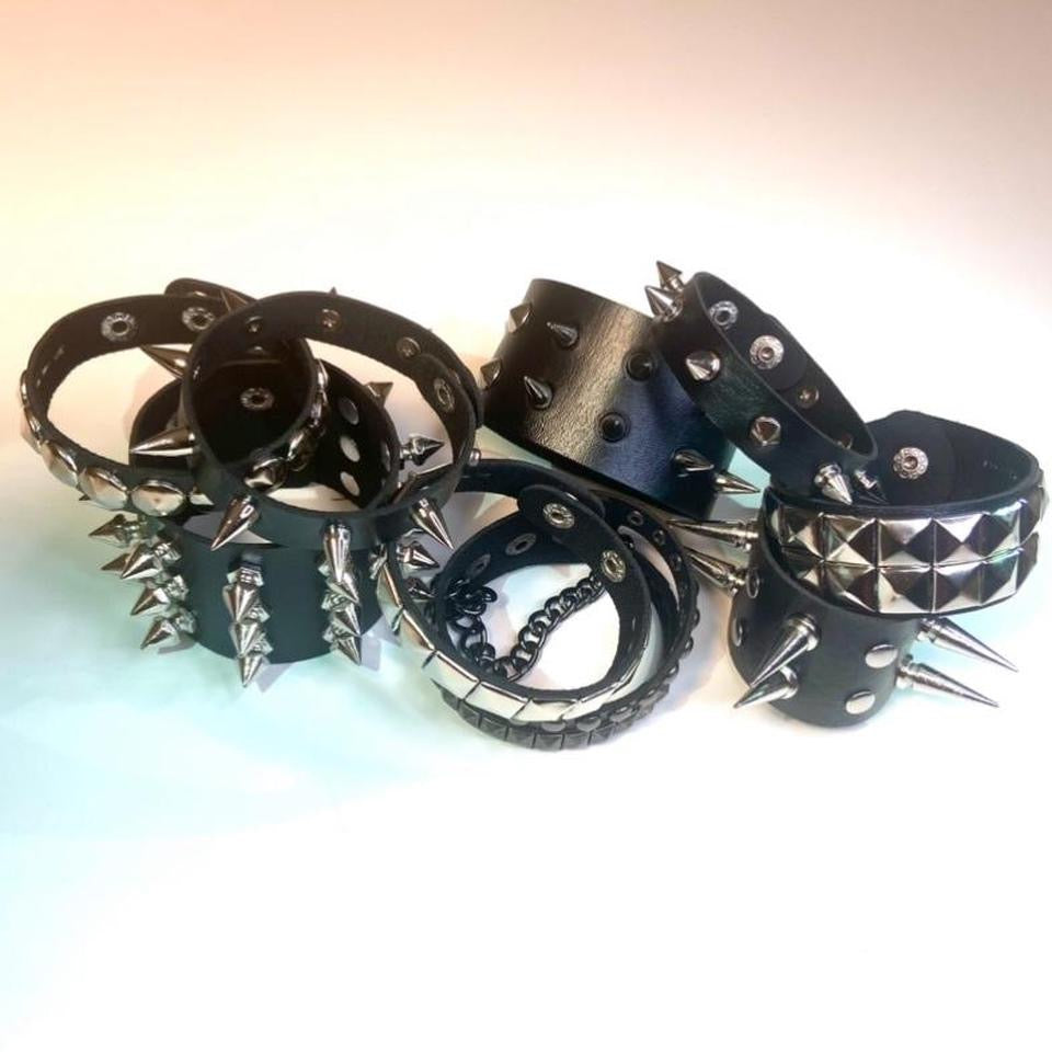 ULTIMATE BRACELET LOT
9 pcs Gothic small Spike faux leather punk bracelet emo Rivets Cuff Black Wristband Y2k