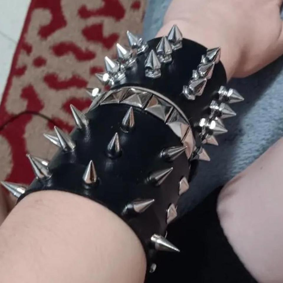 ULTIMATE BRACELET LOT
9 pcs Gothic small Spike faux leather punk bracelet emo Rivets Cuff Black Wristband Y2k