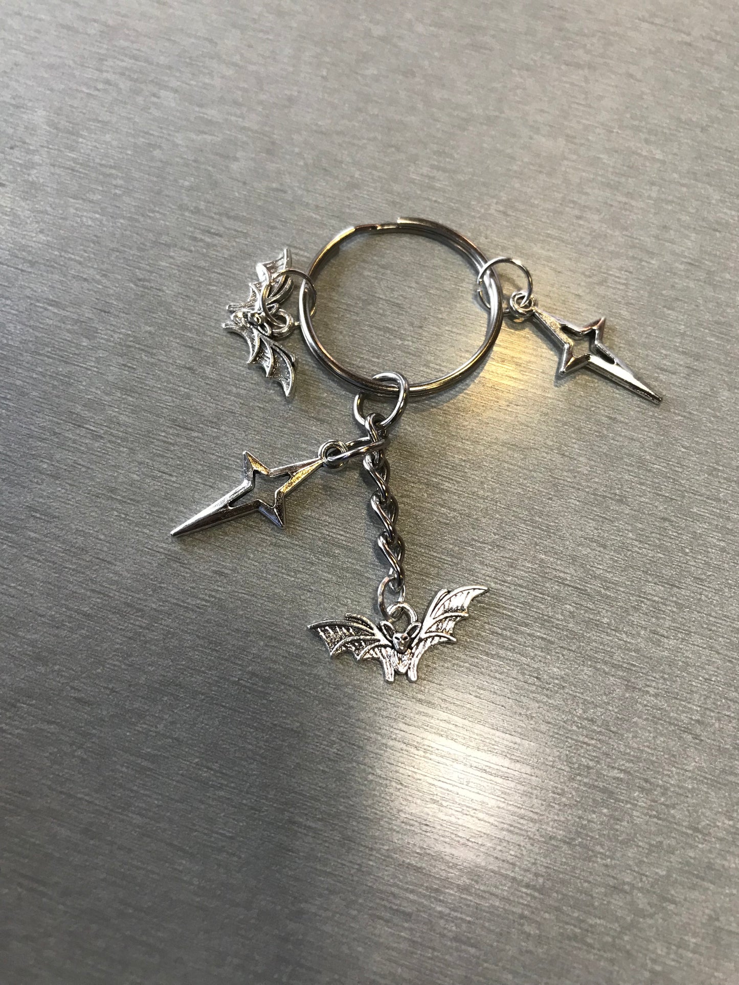 Silver Bats stars Keychain - Gothic Bats with Stars pendants keychain - Grunge Punk emo boho Y2K accessories jewelry