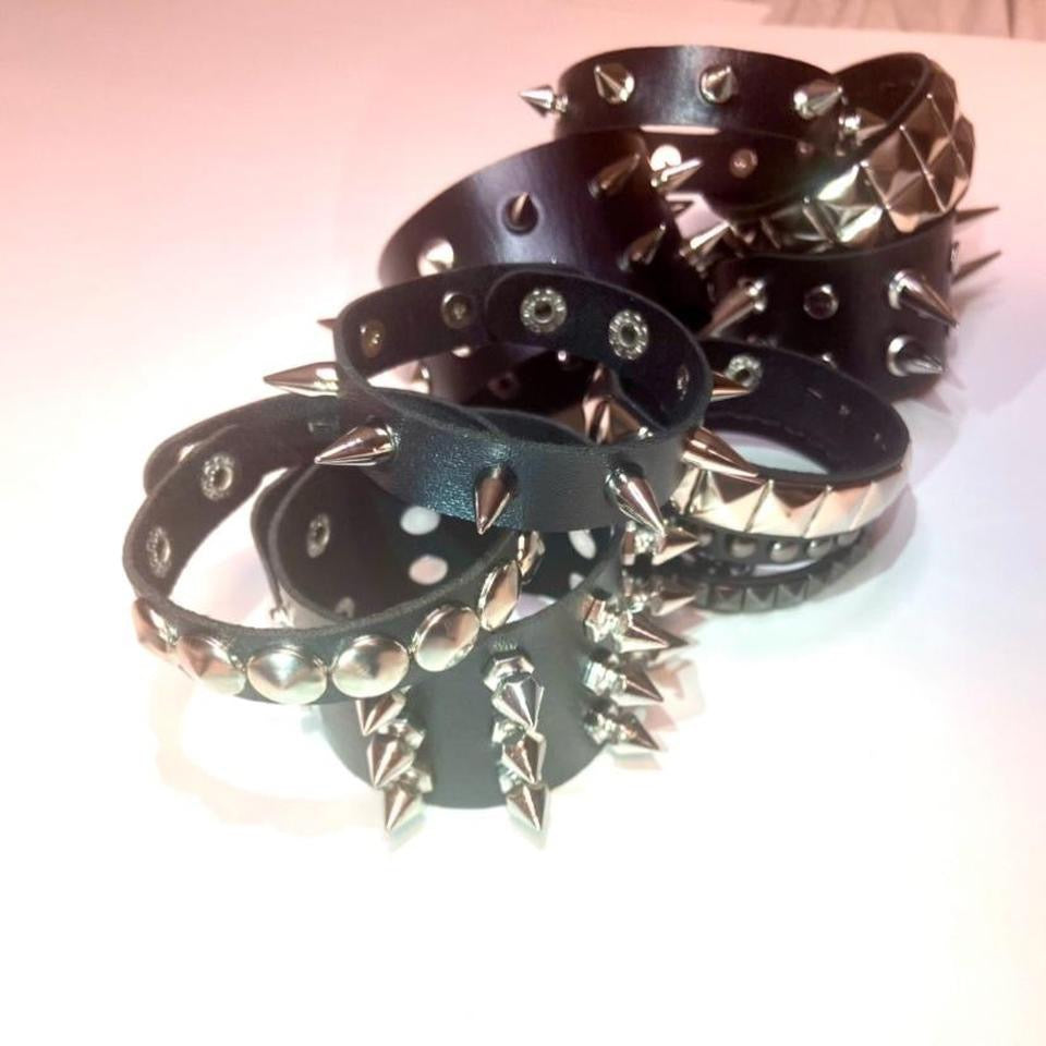 ULTIMATE BRACELET LOT
9 pcs Gothic small Spike faux leather punk bracelet emo Rivets Cuff Black Wristband Y2k