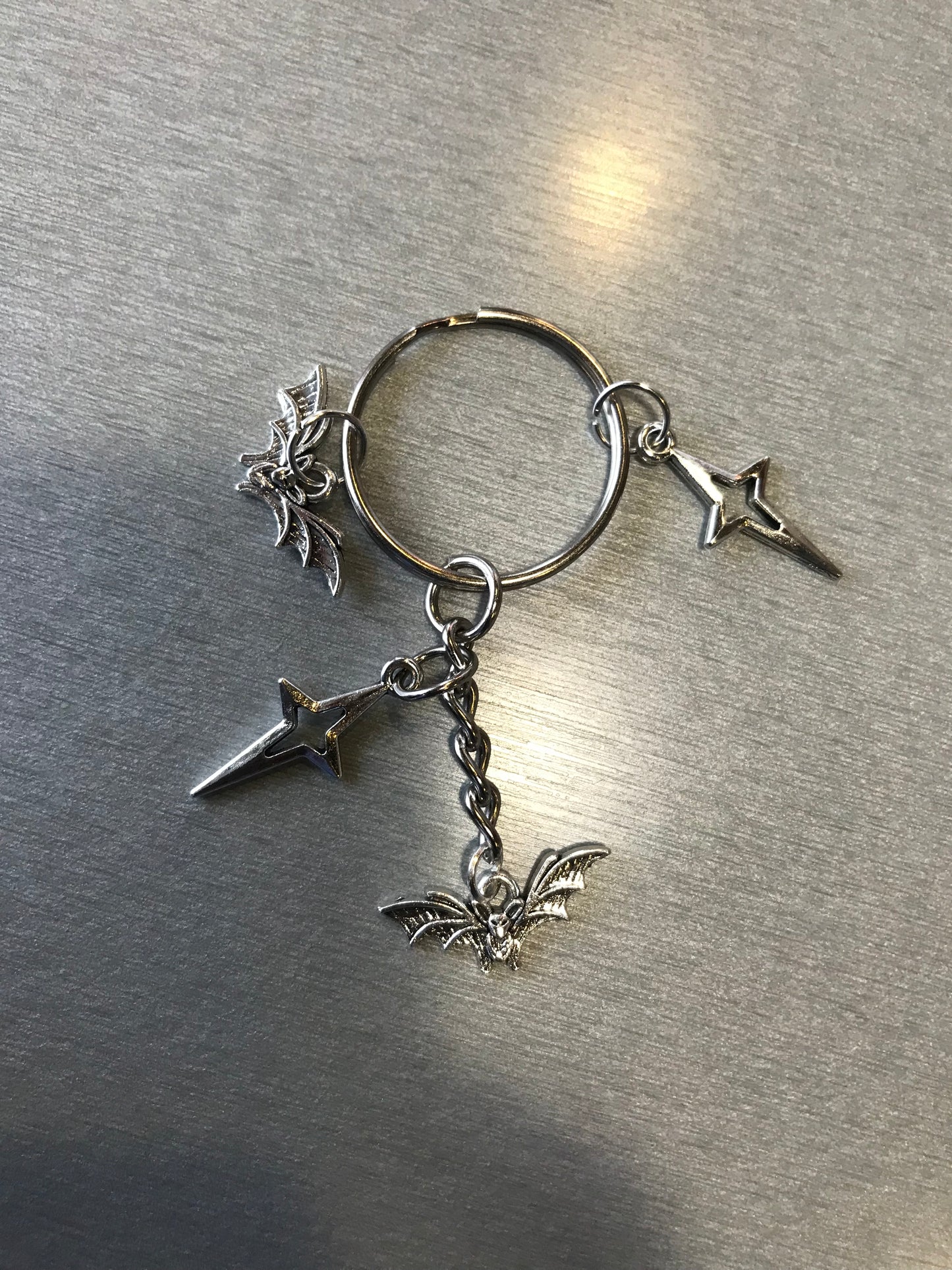 Silver Bats stars Keychain - Gothic Bats with Stars pendants keychain - Grunge Punk emo boho Y2K accessories jewelry