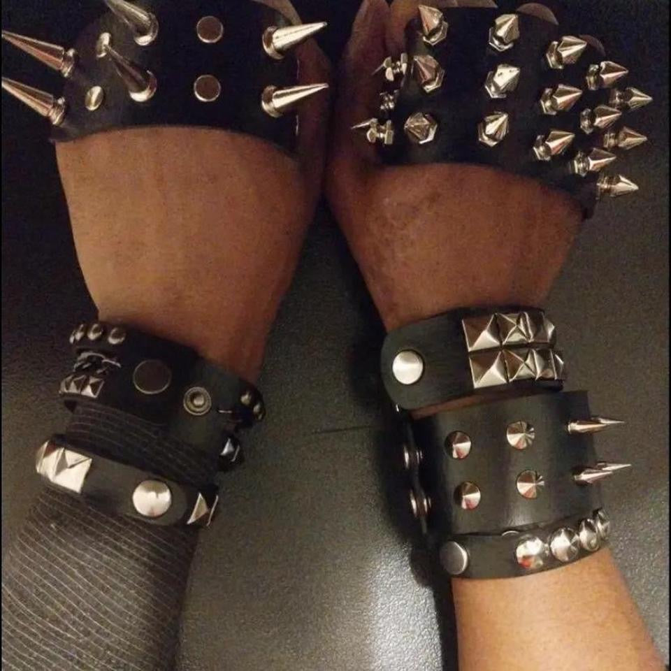 ULTIMATE BRACELET LOT
9 pcs Gothic small Spike faux leather punk bracelet emo Rivets Cuff Black Wristband Y2k