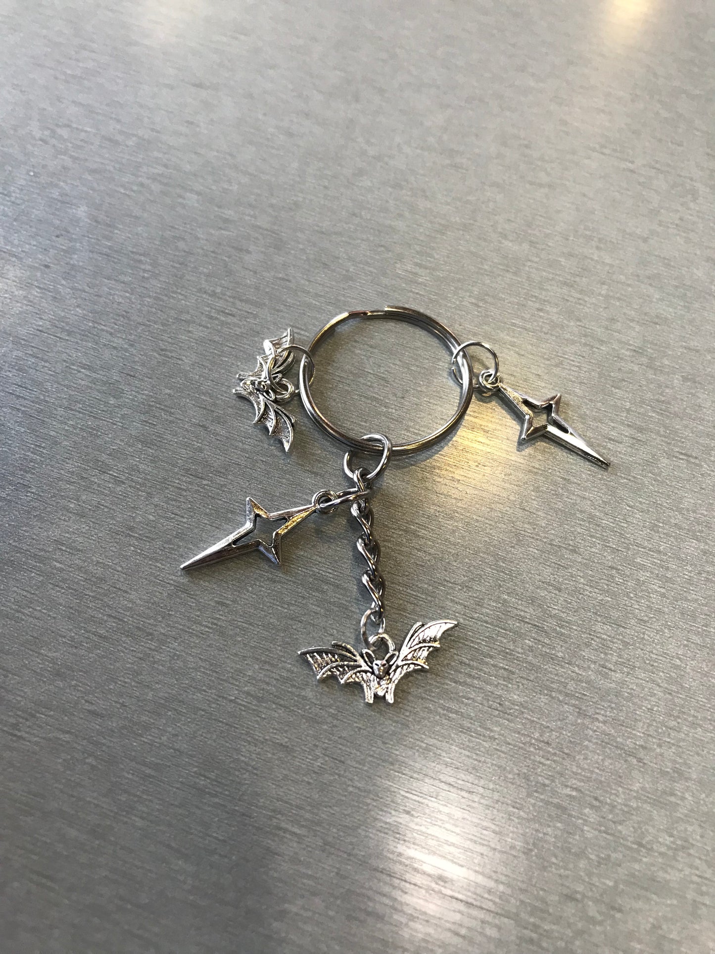 Silver Bats stars Keychain - Gothic Bats with Stars pendants keychain - Grunge Punk emo boho Y2K accessories jewelry