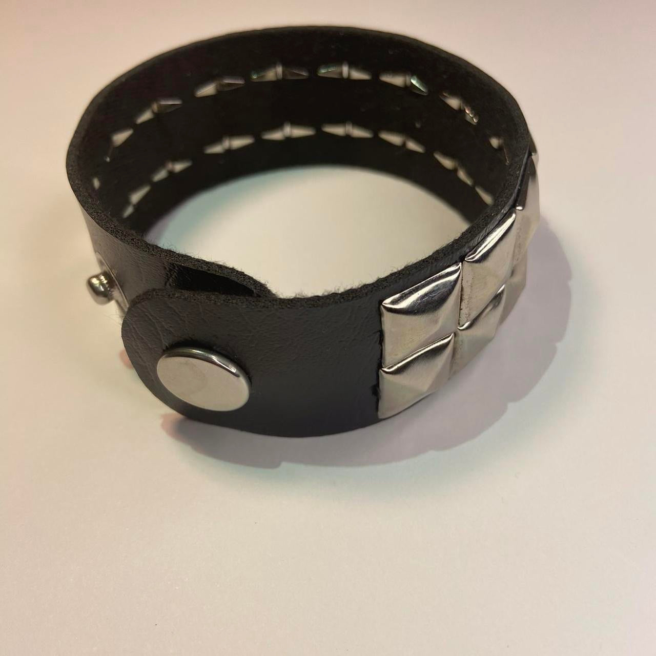 2 PCs faux leather spike studded Bracelets — Silver spike bracelets and silver studded bracelet - Adjustable Punk Cuff Bangle wristband Jewelry Rock —Gothic Punk alternative Emo Grunge Y2K wristbands