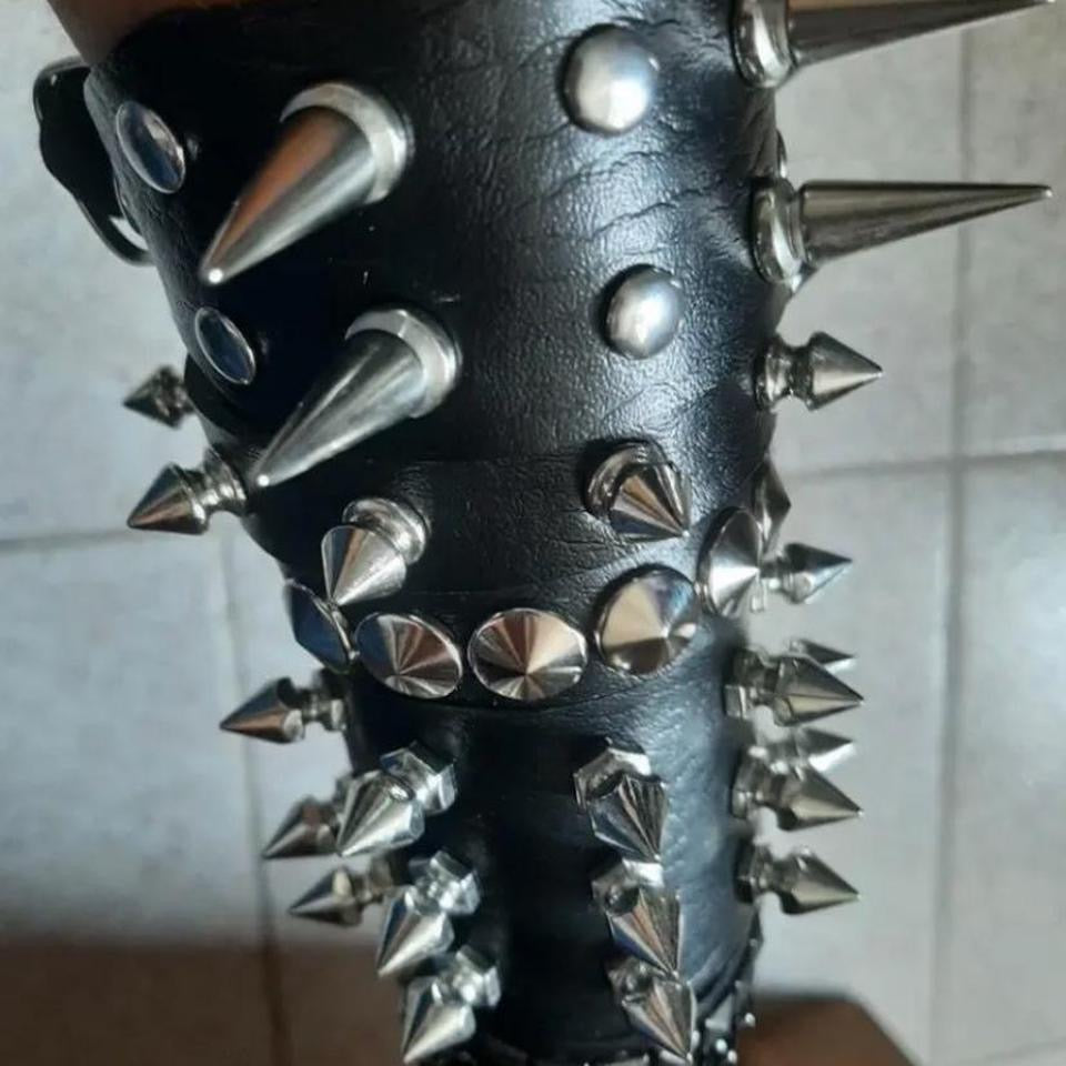 ULTIMATE BRACELET LOT
9 pcs Gothic small Spike faux leather punk bracelet emo Rivets Cuff Black Wristband Y2k