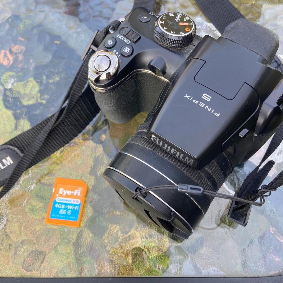 Fujifilm Finepix S4250WM 14MP 24X Digital Camera with Cap ,  Sd Card and  Carry Bag
Tested