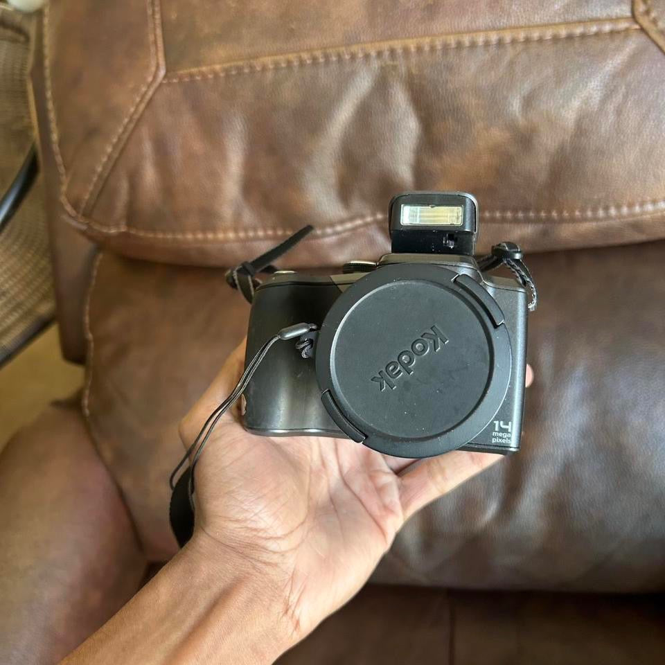 Used Kodak EasyShare Z981  14 Mp Digital with strap Camera Black TESTED! With sd card