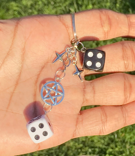 Y2K Punk silver stars pentagram black and white dices keychain - gothic style charms - cool emo grunge vintage antique Skater streetwear Style - minimalist stars pentagram dice Tribal jewelry