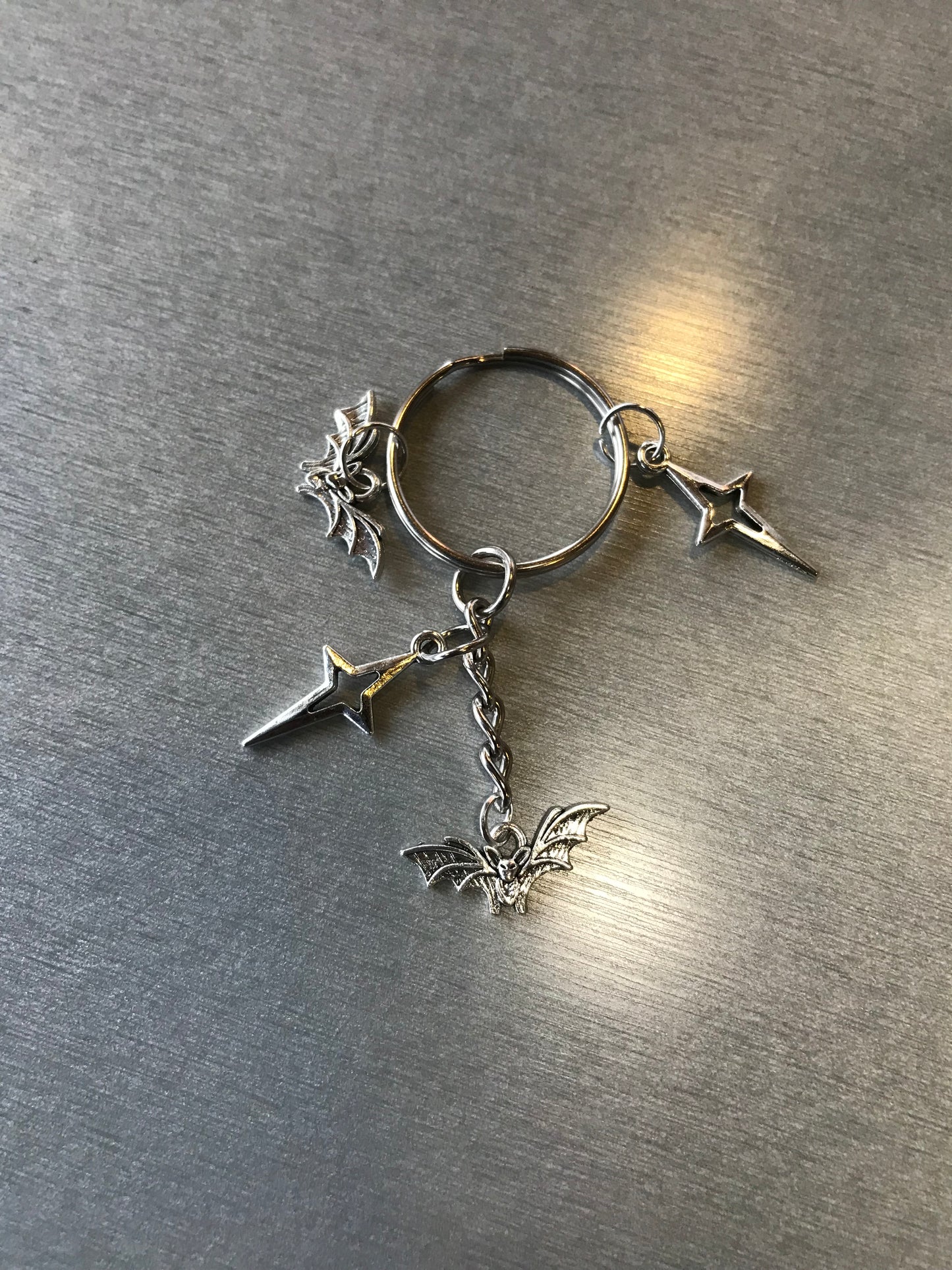 Silver Bats stars Keychain - Gothic Bats with Stars pendants keychain - Grunge Punk emo boho Y2K accessories jewelry
