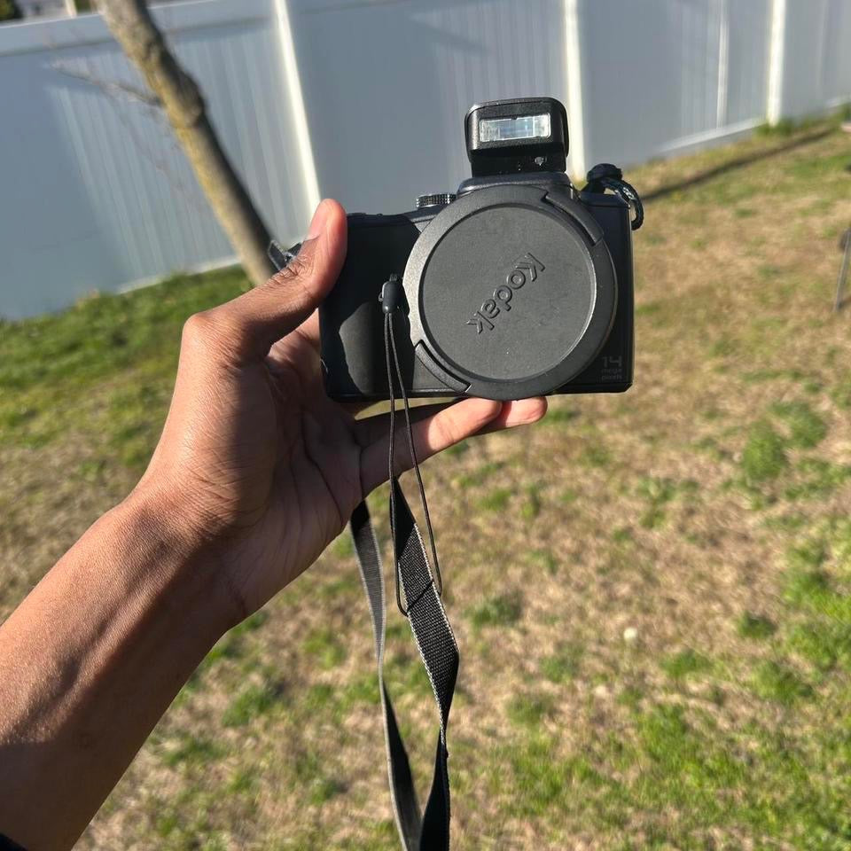 Used Kodak EasyShare Z981  14 Mp Digital with strap Camera Black TESTED! With sd card