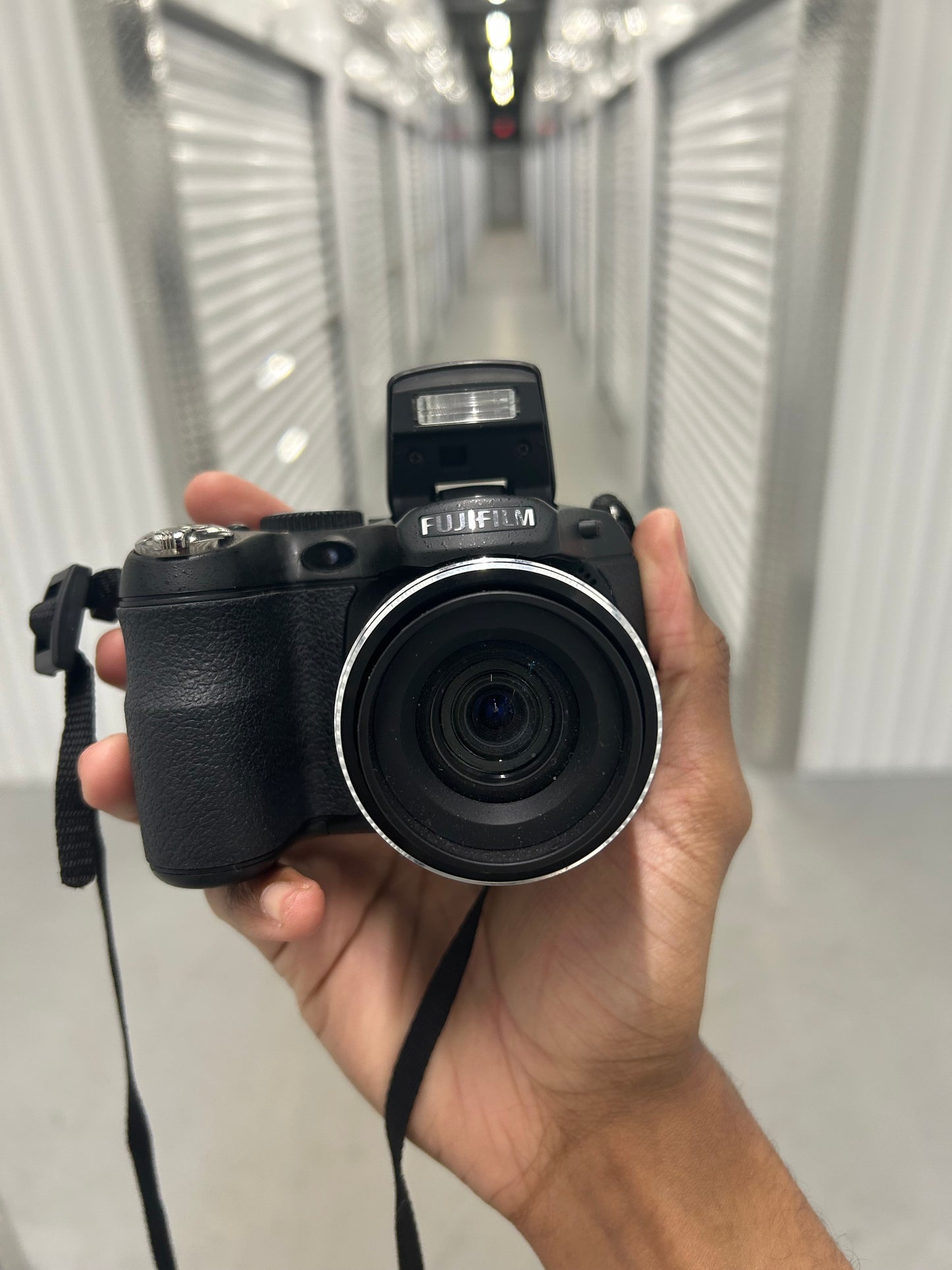 Fujifilm Finepix S2940 WM 14MP 24X Digital Camera with lens Cover + Sd Card + strap