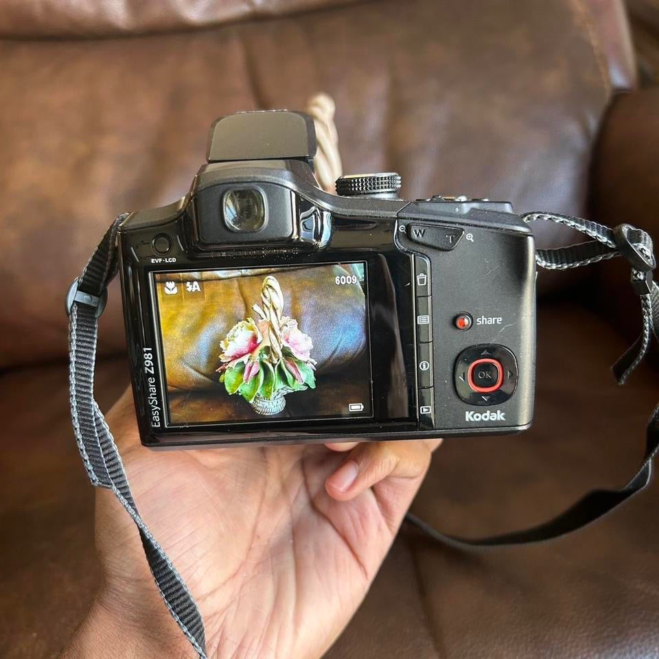 Used Kodak EasyShare Z981  14 Mp Digital with strap Camera Black TESTED! With sd card