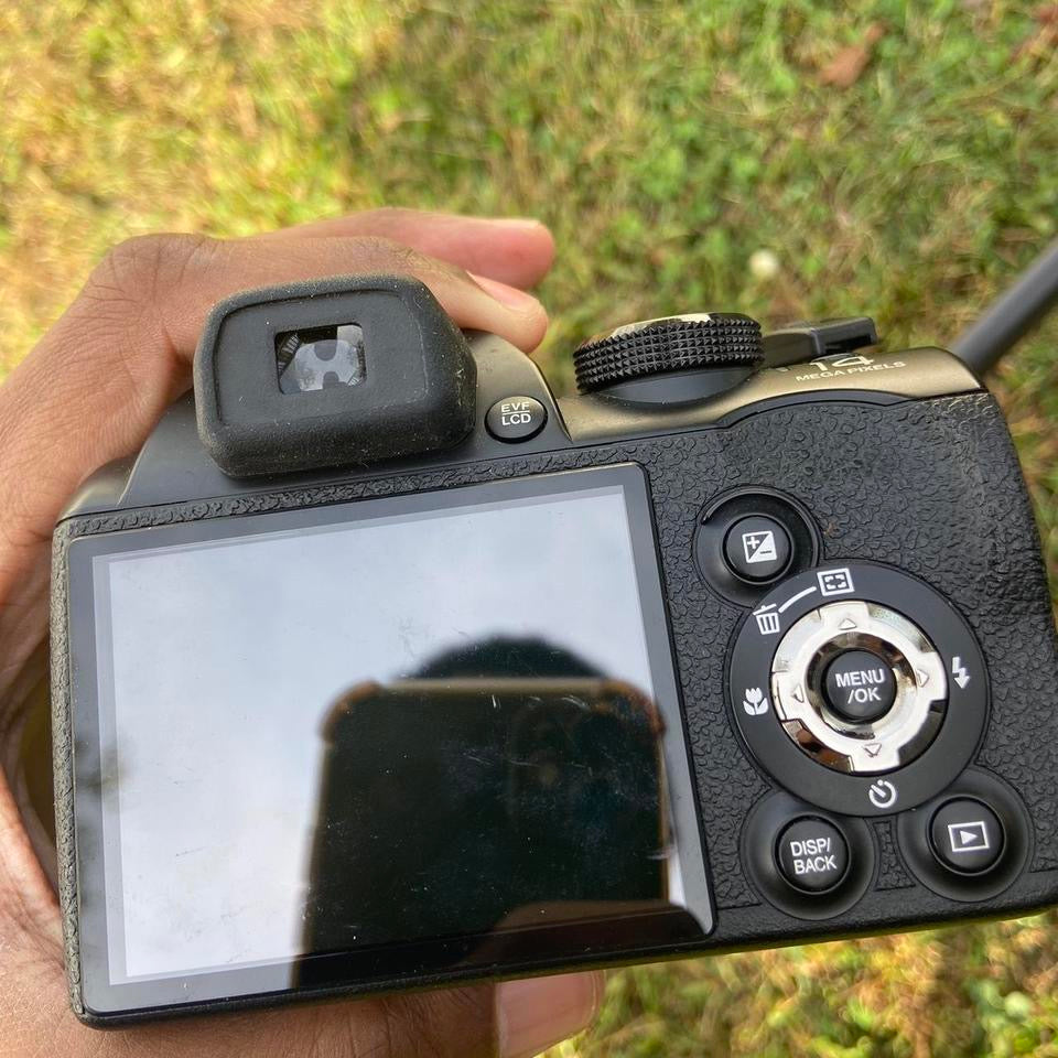 Fujifilm Finepix S4250WM 14MP 24X Digital Camera with Cap ,  Sd Card and  Carry Bag
Tested