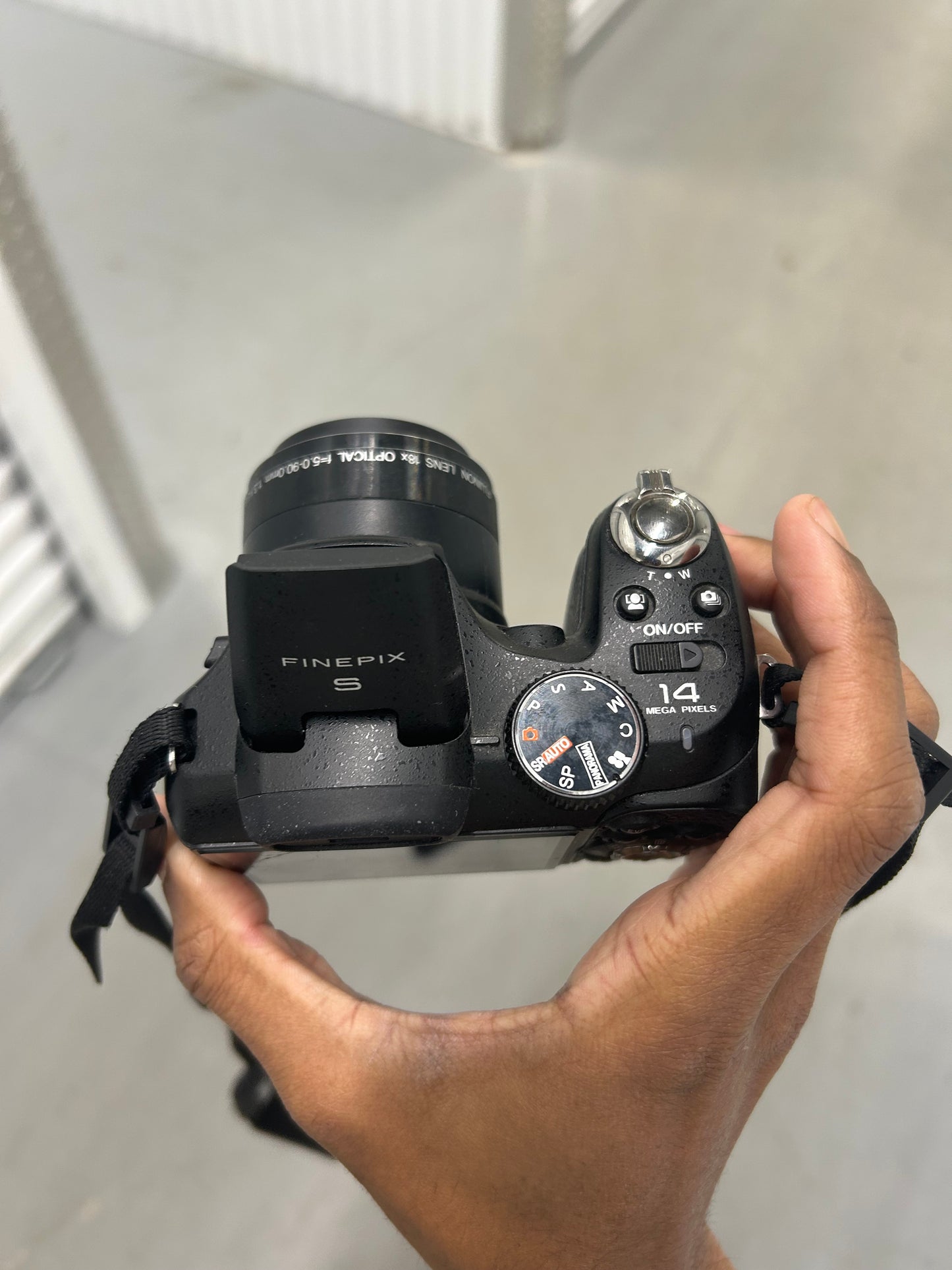 Fujifilm Finepix S2940 WM 14MP 24X Digital Camera with lens Cover + Sd Card + strap