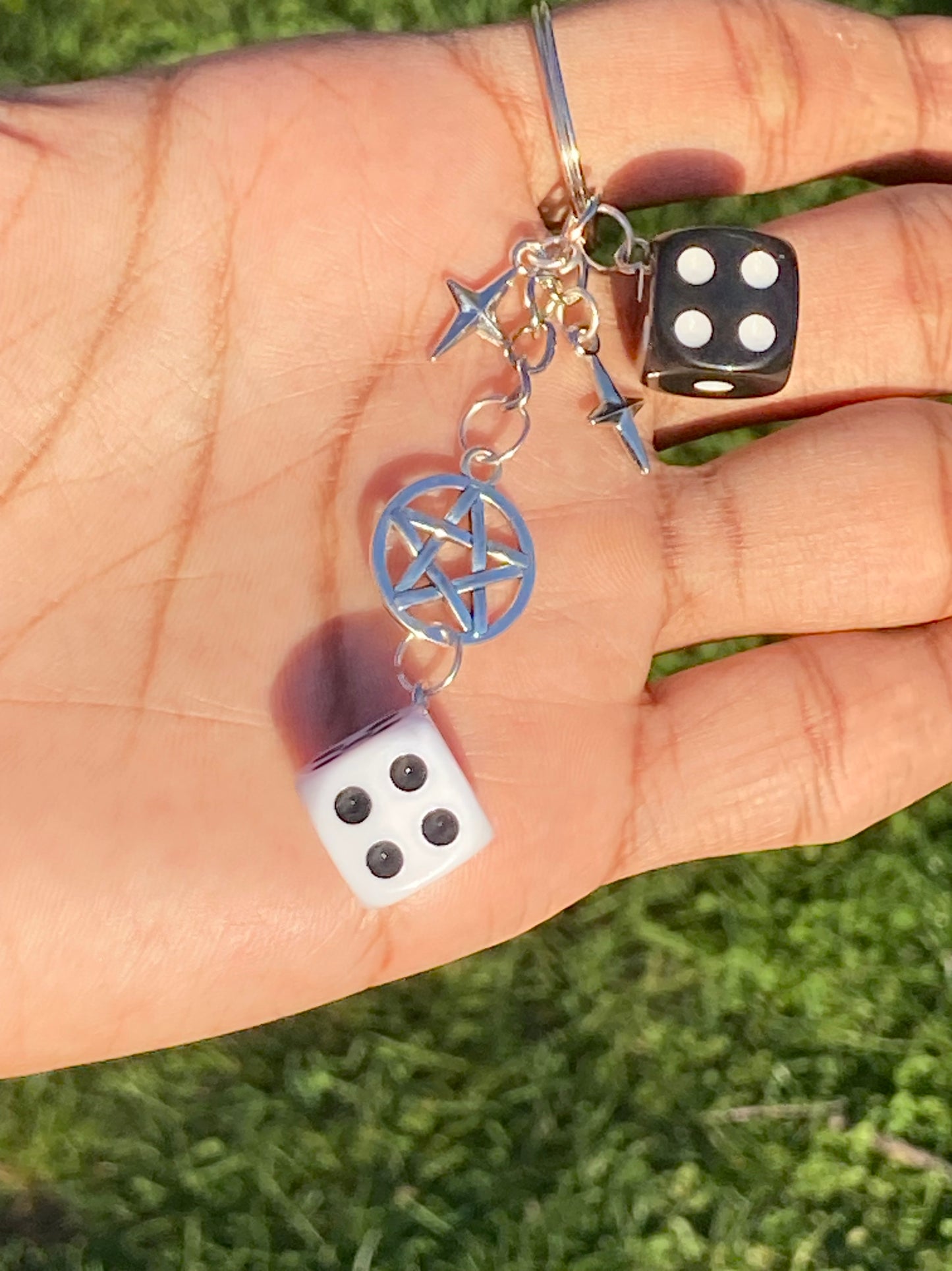 Y2K Punk silver stars pentagram black and white dices keychain - gothic style charms - cool emo grunge vintage antique Skater streetwear Style - minimalist stars pentagram dice Tribal jewelry