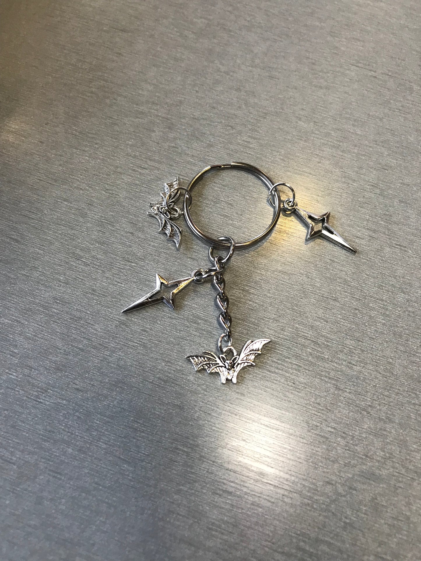 Silver Bats stars Keychain - Gothic Bats with Stars pendants keychain - Grunge Punk emo boho Y2K accessories jewelry