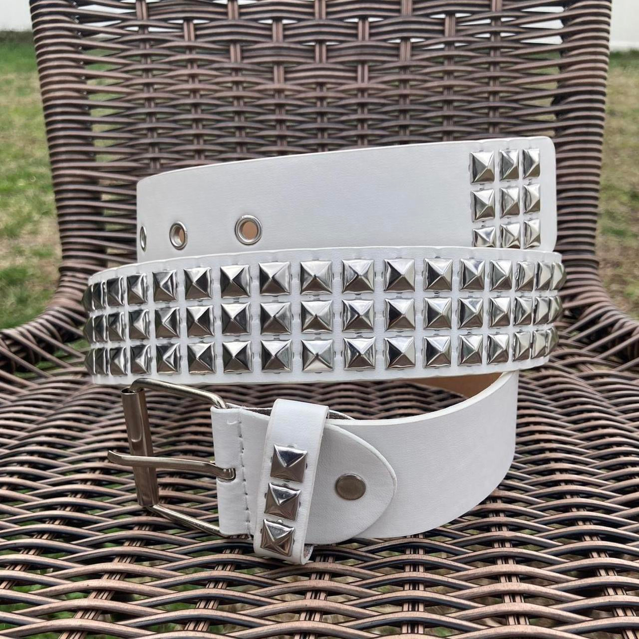 Punk silver studded white faux leather belt - gothic Fashionable Four Square Pyramid Rivet Jeans Suit Pants Belt - stylish emo boho grunge Y2K belt clothing accessories for skater biker unisex