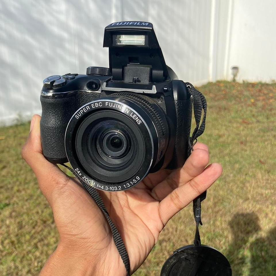 Fujifilm Finepix S4250WM 14MP 24X Digital Camera with Cap ,  Sd Card and  Carry Bag
Tested